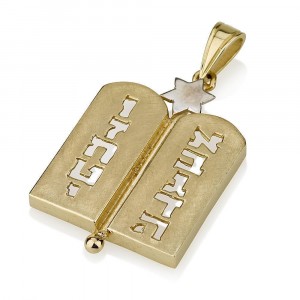 Ten Commandments Pendant Star of David in 14K Yellow Gold  Joyería Judía