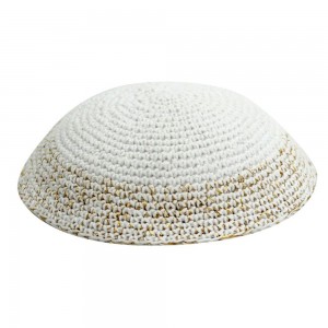 Simple Pure White Knitted Kippah with Thick Yarn and Box Stitch Pattern Ocasiones Judías