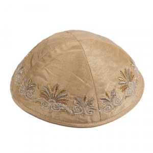Gold Yair Emanuel Kippah with Date-Palm Embroidery Artistas y Marcas