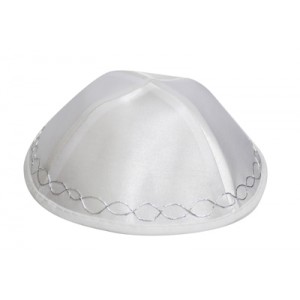White Satin Kippah with Silver Wavy Lines and Four Large Sections Ocasiones Judías