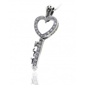Key Charm Heart Pendant with Divine Name of Hashem 'Ald'  Collares y Colgantes