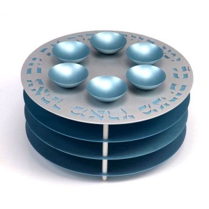 Teal Aluminum Seder Plate with Matzah Plates, Hebrew Text and Six Bowls Artistas y Marcas