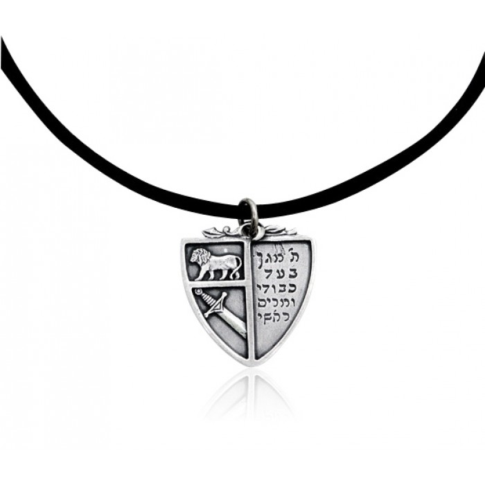 Collar de Plata Esterlina con Escudo de Hombre Engravado en Hebreo 